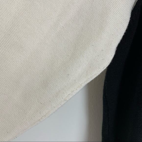 Evelyn & Arthur V-neck Collar Pullover Sweater - Picture 9 of 12